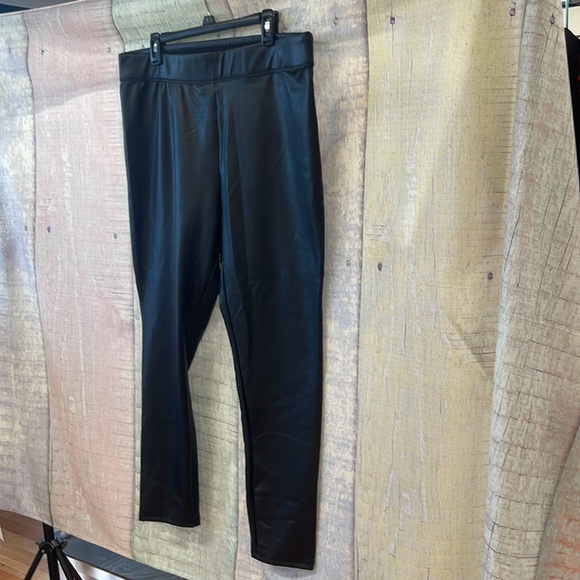 Brand new without tags womans Simply Vera Verawang faux leather leggings. XXL - Picture 6 of 12